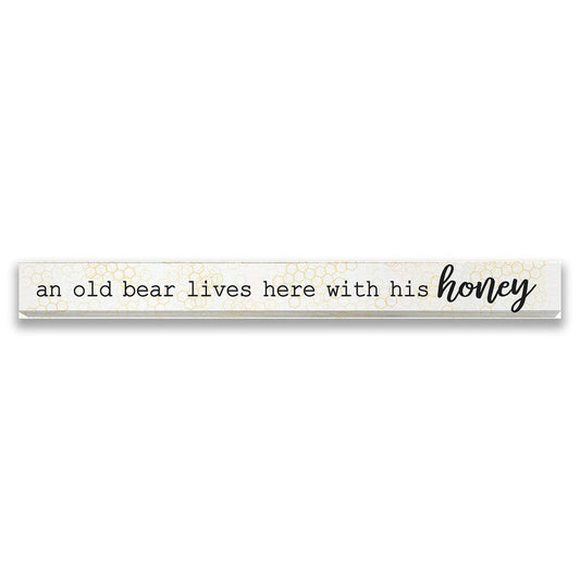 Skinny Words: An Old Bear Lives Here